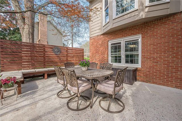 220 Saddle Lake Drive, Roswell, GA 30076