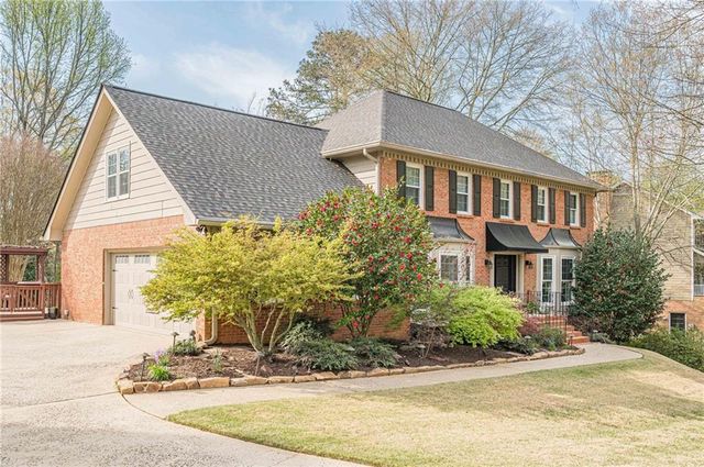 220 Saddle Lake Drive, Roswell, GA 30076