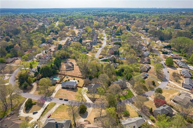 220 Saddle Lake Drive, Roswell, GA 30076