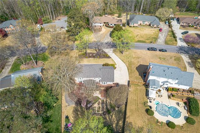 220 Saddle Lake Drive, Roswell, GA 30076