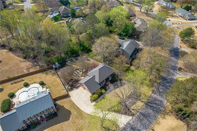 220 Saddle Lake Drive, Roswell, GA 30076