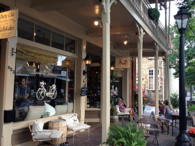 220 Saddle Lake Drive, Roswell, GA 30076