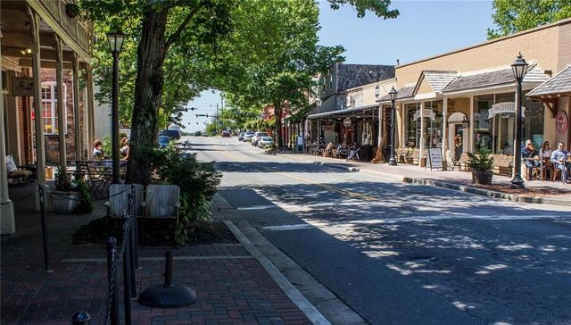 220 Saddle Lake Drive, Roswell, GA 30076