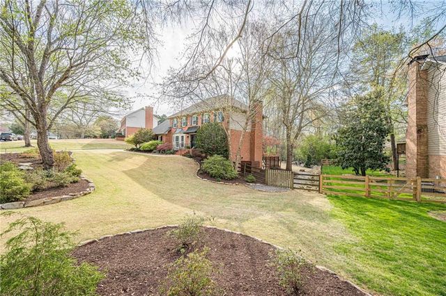 220 Saddle Lake Drive, Roswell, GA 30076