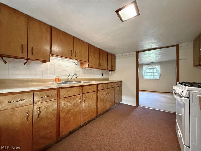 1181 Clement Avenue, Belpre, OH 45714