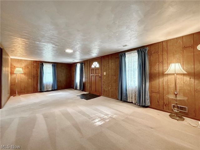 1181 Clement Avenue, Belpre, OH 45714