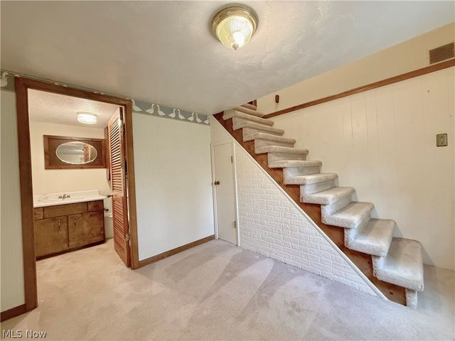 1181 Clement Avenue, Belpre, OH 45714