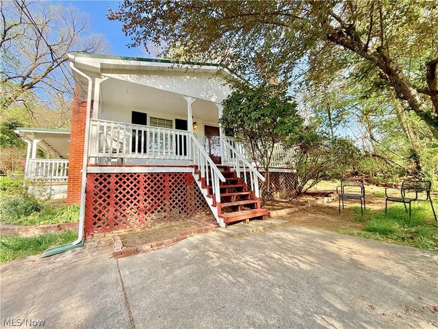 1181 Clement Avenue, Belpre, OH 45714