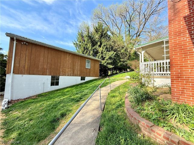1181 Clement Avenue, Belpre, OH 45714