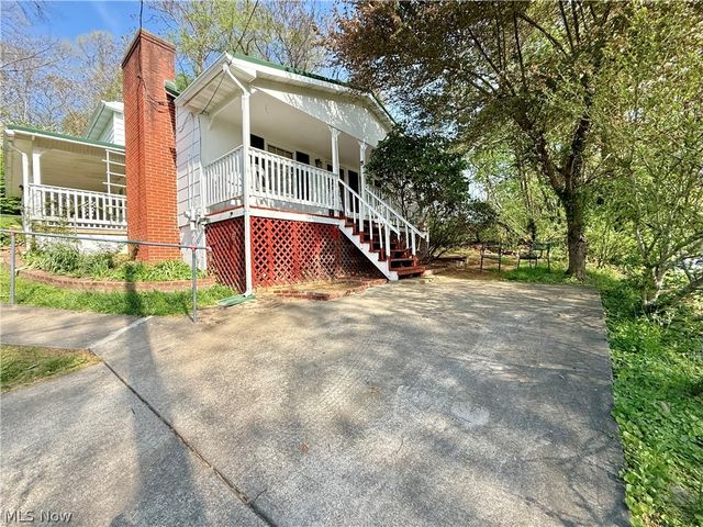 1181 Clement Avenue, Belpre, OH 45714