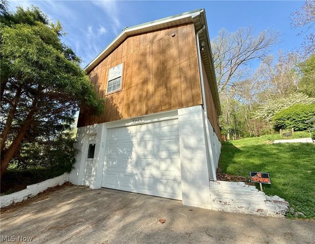 1181 Clement Avenue, Belpre, OH 45714
