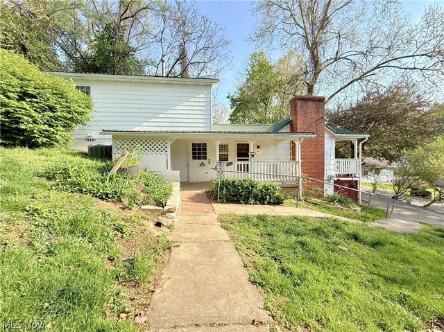 1181 Clement Avenue, Belpre, OH 45714