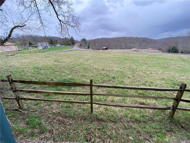 147 Warren Rd, Franklin, PA 16323