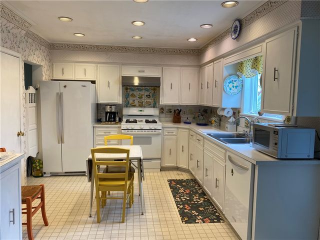 147 Warren Rd, Franklin, PA 16323