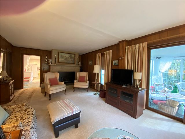 147 Warren Rd, Franklin, PA 16323