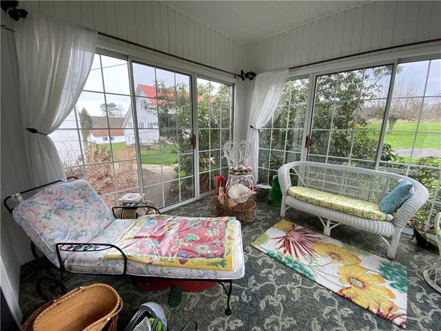 147 Warren Rd, Franklin, PA 16323