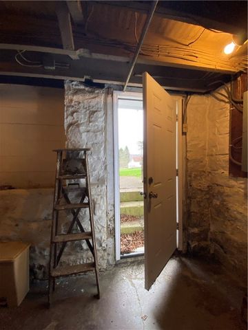 147 Warren Rd, Franklin, PA 16323
