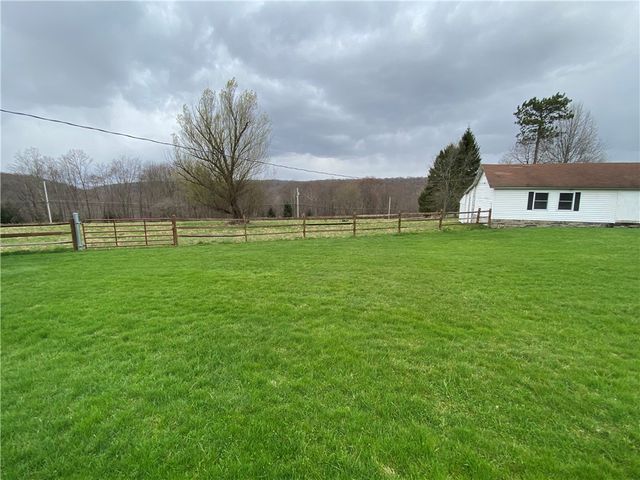 147 Warren Rd, Franklin, PA 16323