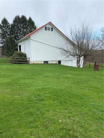 147 Warren Rd, Franklin, PA 16323