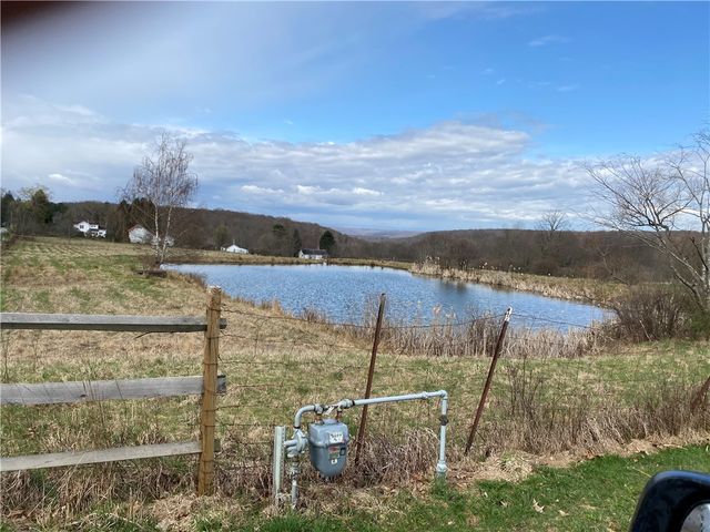 147 Warren Rd, Franklin, PA 16323