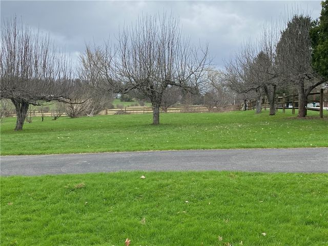 147 Warren Rd, Franklin, PA 16323