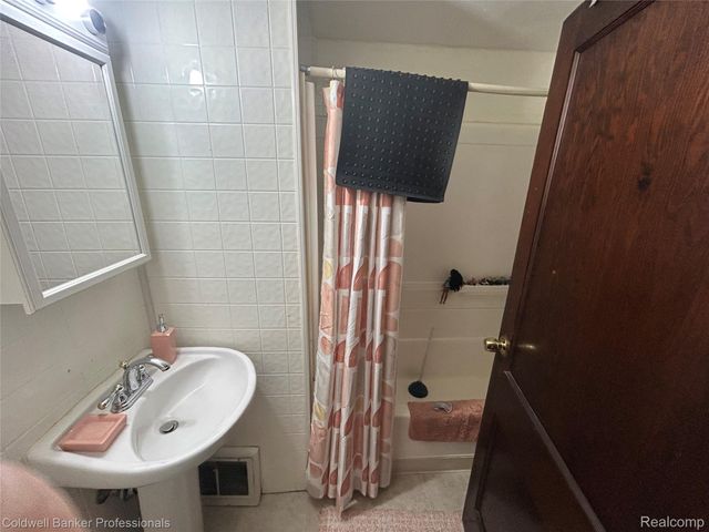 638 E Pasadena Avenue, Flint, MI 48505