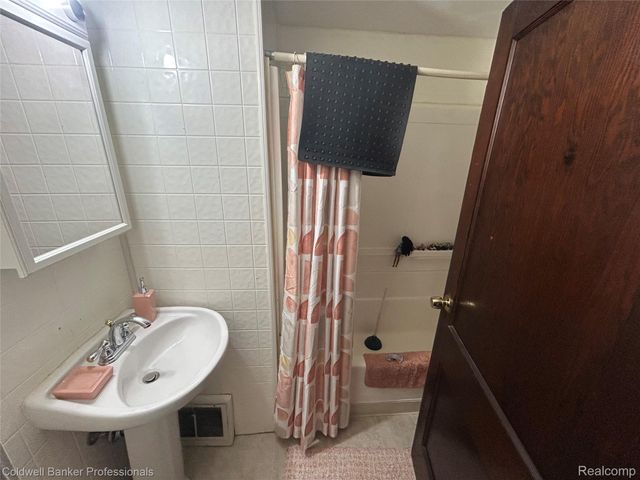 638 E Pasadena Avenue, Flint, MI 48505