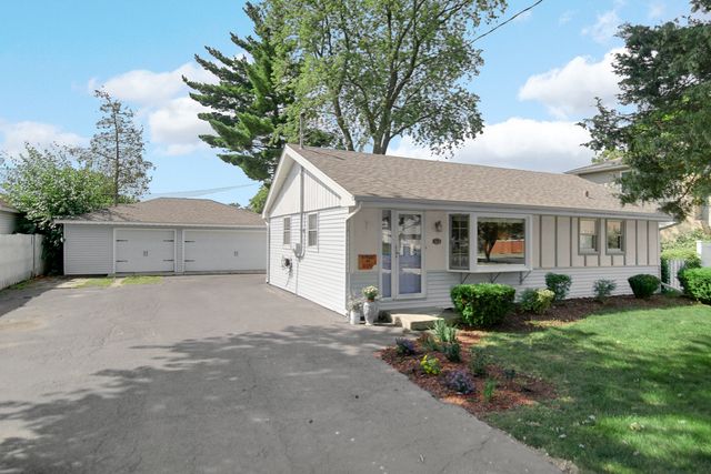 5613 W 84th Place, Burbank, IL 60459
