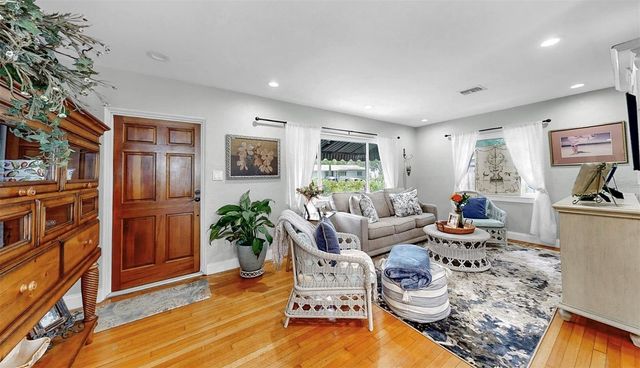 4020 QUEEN STREET N, St Petersburg, FL 33714