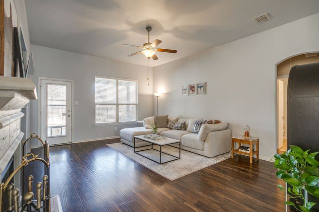 5717 Sapphire Pool Trail, Fort Worth, TX 76244