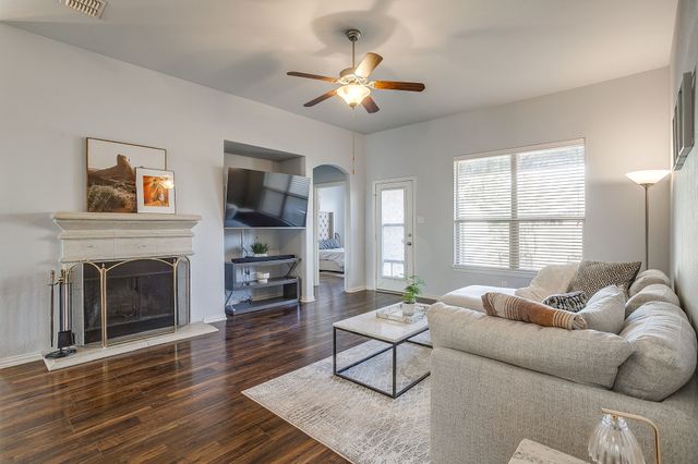 5717 Sapphire Pool Trail, Fort Worth, TX 76244