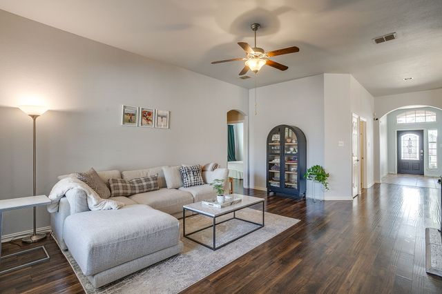 5717 Sapphire Pool Trail, Fort Worth, TX 76244