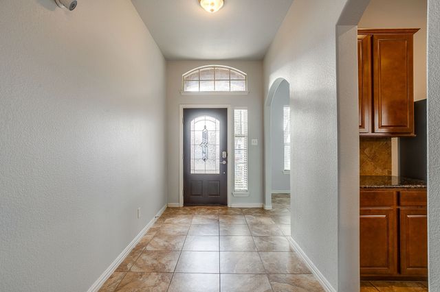5717 Sapphire Pool Trail, Fort Worth, TX 76244
