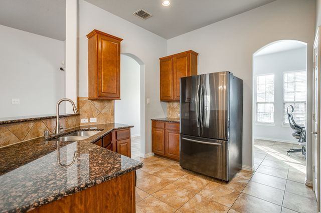 5717 Sapphire Pool Trail, Fort Worth, TX 76244