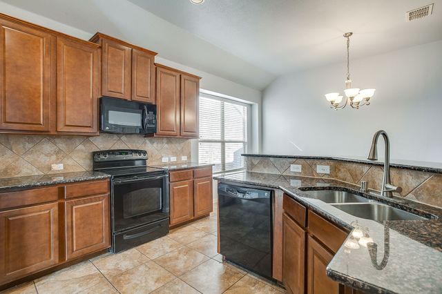 5717 Sapphire Pool Trail, Fort Worth, TX 76244