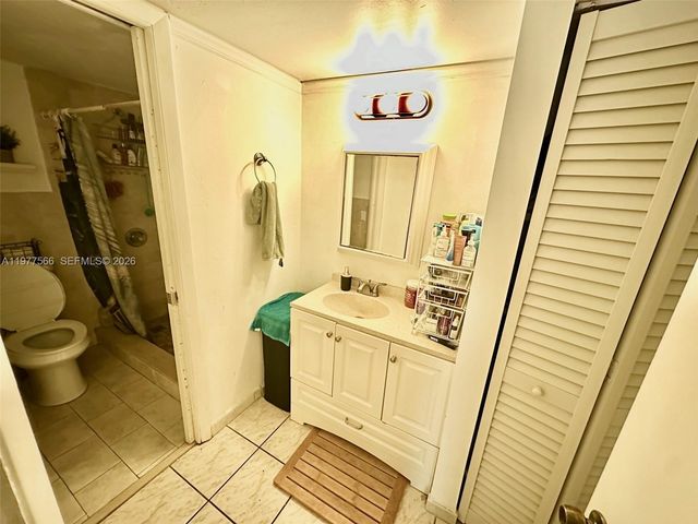 5501 NW 7th St E305, Miami, FL 33126