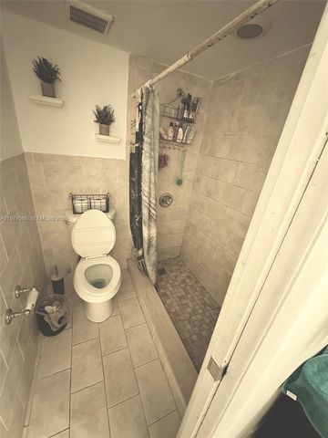 5501 NW 7th St E305, Miami, FL 33126