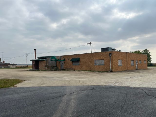 2864 W State Route 17, Kankakee, IL 60901