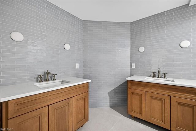 6040 Pelican Bay BLVD 303D, Naples, FL 34108