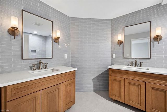 6040 Pelican Bay BLVD 303D, Naples, FL 34108