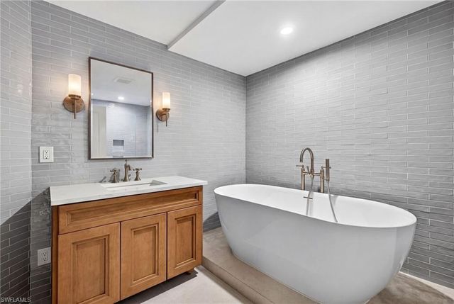 6040 Pelican Bay BLVD 303D, Naples, FL 34108