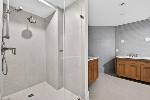 6040 Pelican Bay BLVD 303D, Naples, FL 34108