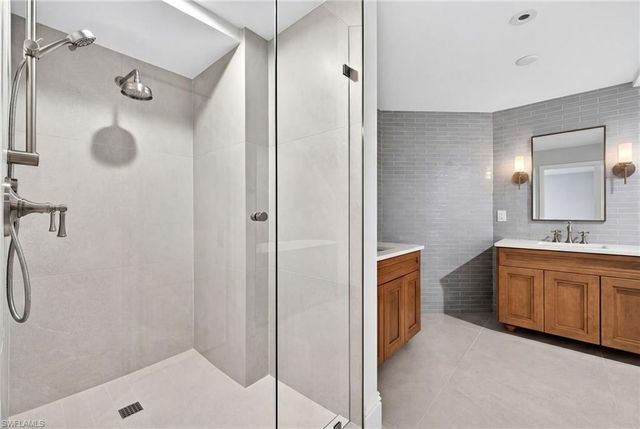 6040 Pelican Bay BLVD 303D, Naples, FL 34108