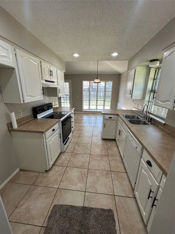 1007 Almond Court, Mansfield, TX 76063