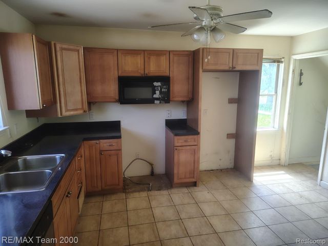 19452 Troy Place, Detroit, MI 48203
