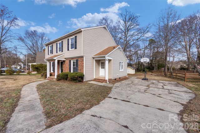 2240 Lawton Bluff Road, Charlotte, NC 28226