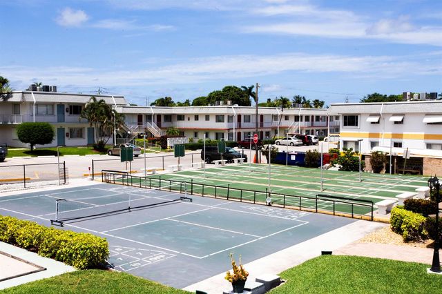3160 Lake Osborne Drive 108, Lake Worth Beach, FL 33461