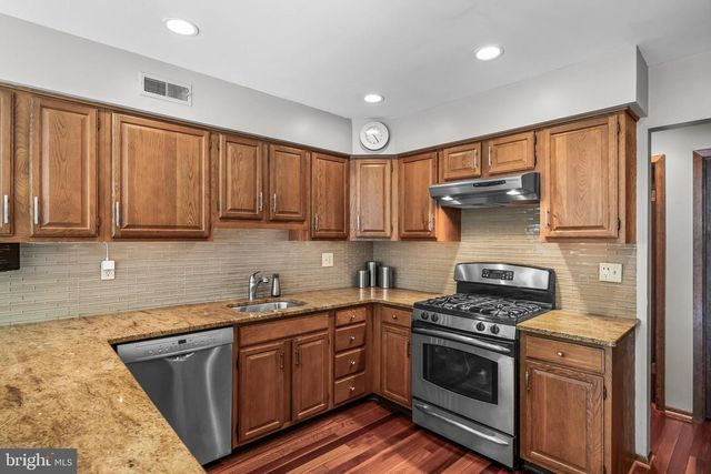 5 GLEN LAKE DR, Medford, NJ 08055