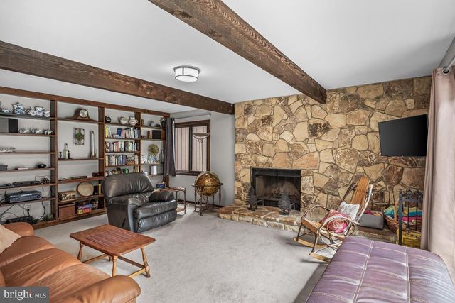 5 GLEN LAKE DR, Medford, NJ 08055