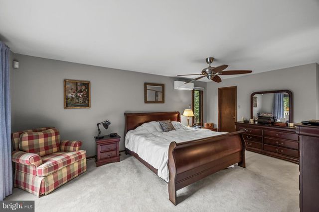 5 GLEN LAKE DR, Medford, NJ 08055